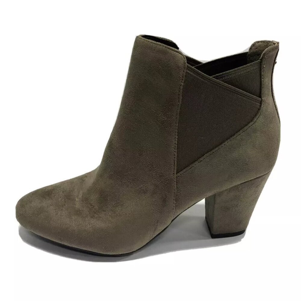 BCBGeneration Women’s Dolan Taupe Suede Boot Size 7 M